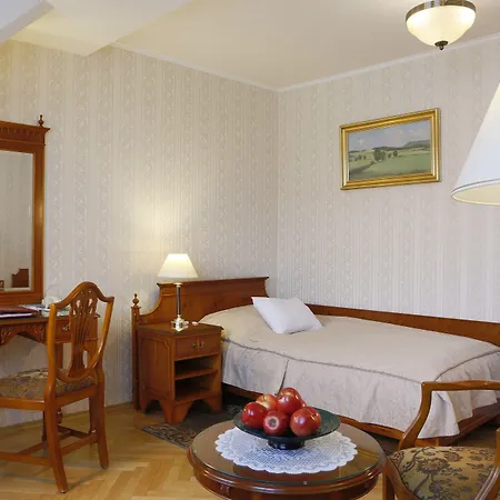 布里斯托宫酒店