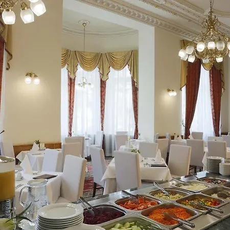 布里斯托宫酒店 4* 卡罗维发利