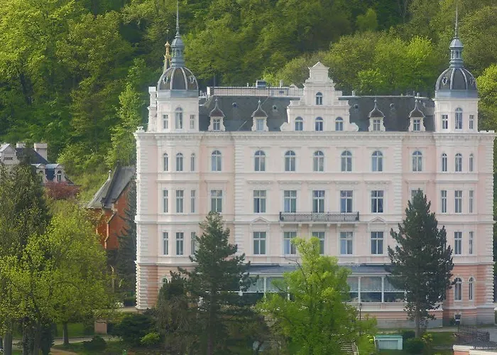 Bristol Отель 4*